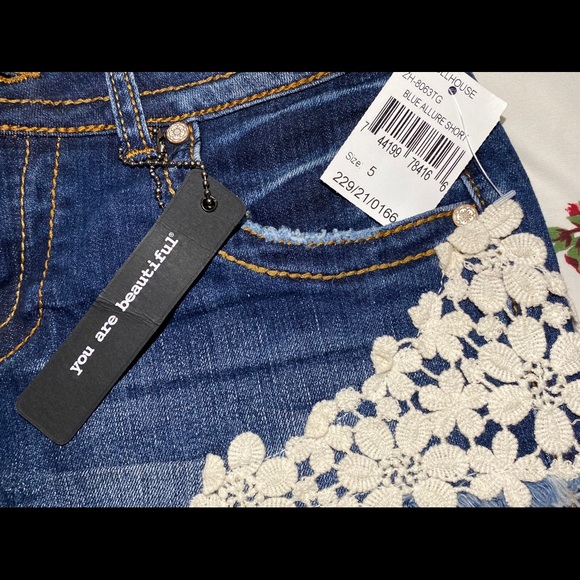 BOHO Flower Shorts - Picture 5 of 6